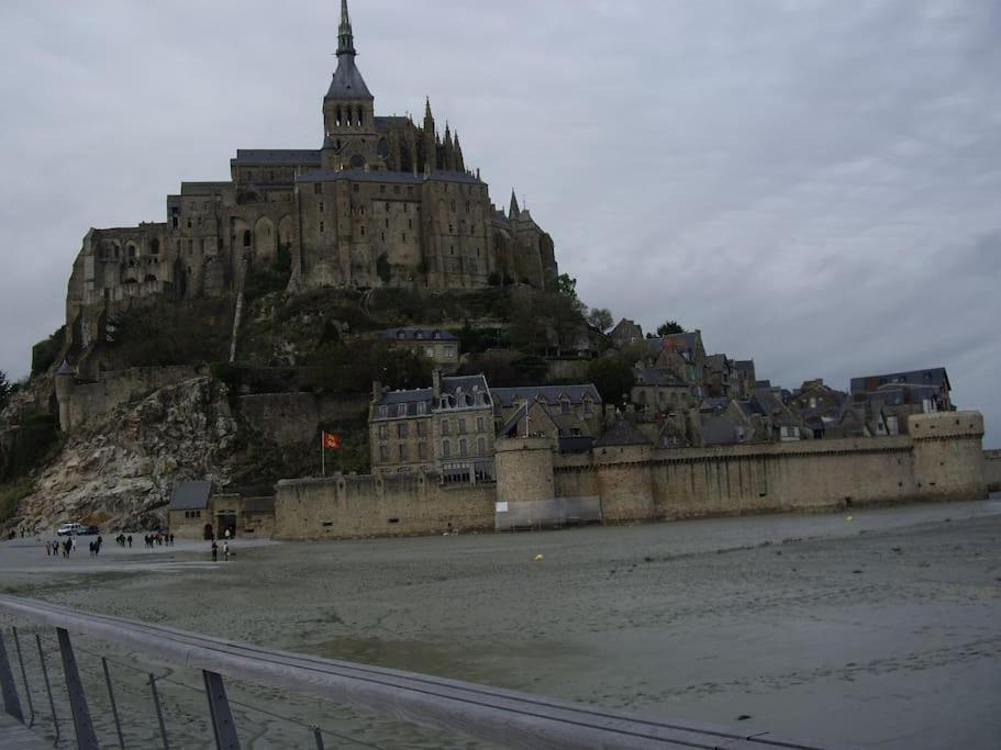 La Petite Maison Proche Du Mont Saint Michel Pontorson Exterior foto
